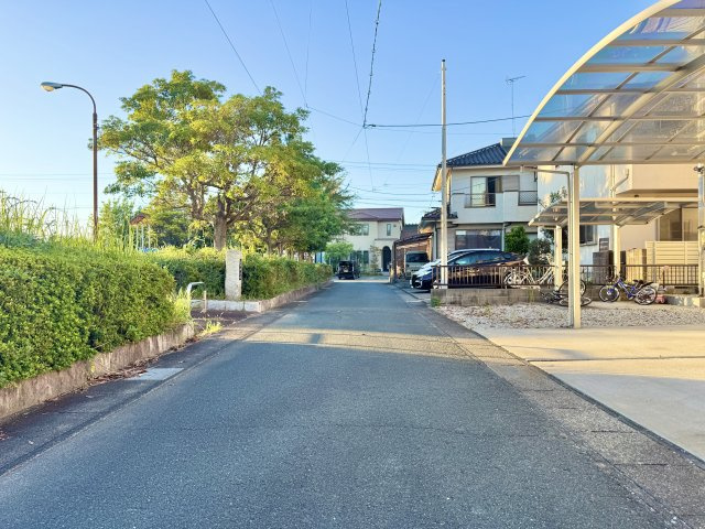 中央区雄踏町山崎の前面道路含む現地写真|前面道路は車がほとんど通らないので、小さいお子さんがいる家庭でも安心できますね。　