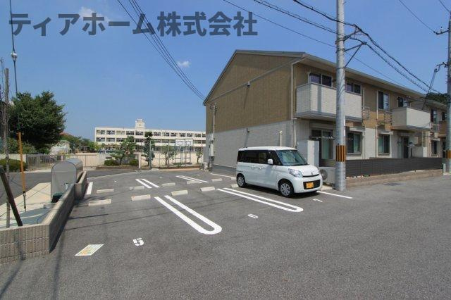 カルチェ赤坂A棟の駐車場