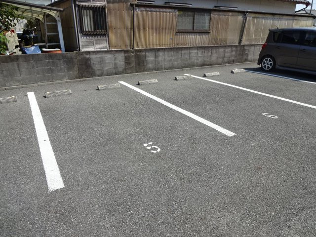 レオパレスＰＡＬＣＯＵＲＴ曹操の駐車場
