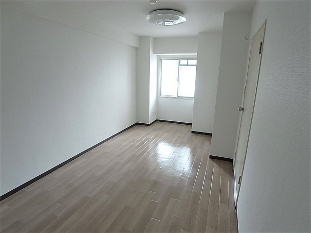 グランドパレス君影の洋室|洋室8.5帖のお部屋は実際にもっと広く感じます