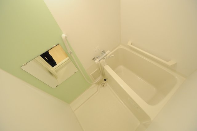 三木市自由が丘本町１丁目のアパートの浴室