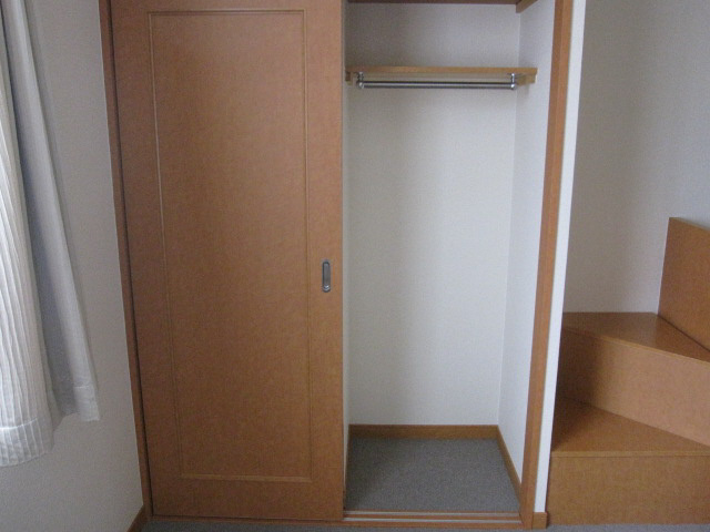 レオパレスＩＳＡＢＥの収納