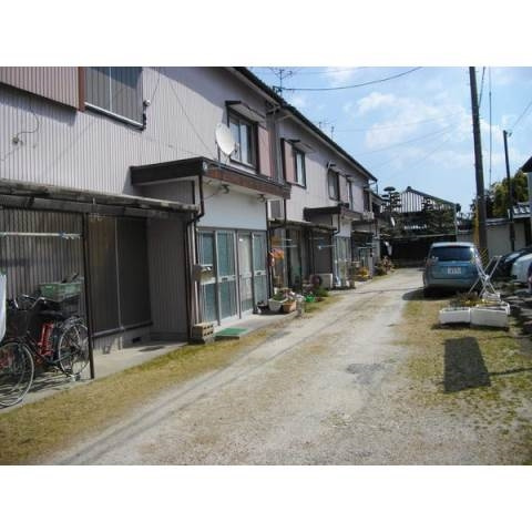 永田アパートの駐車場