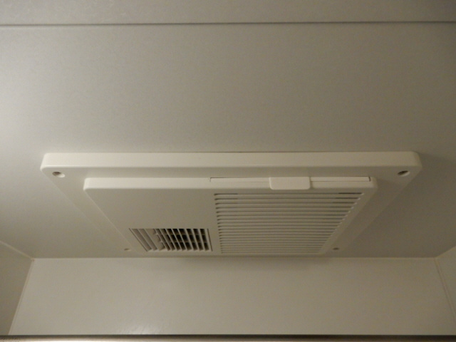 明石市二見町西二見駅前２丁目のアパートの浴室