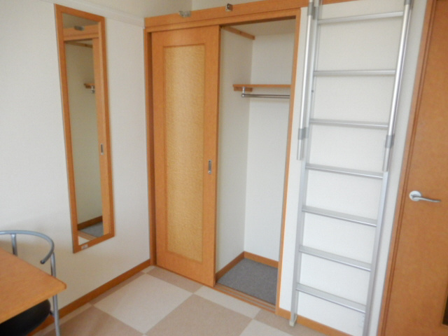 明石市二見町西二見駅前２丁目のアパートの収納