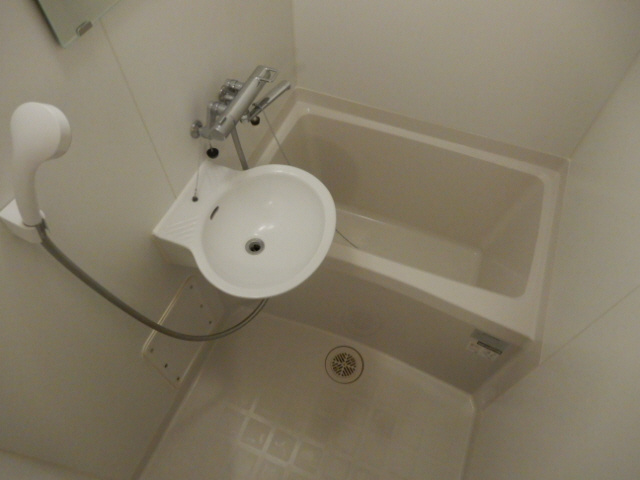 明石市二見町西二見駅前２丁目のアパートの浴室