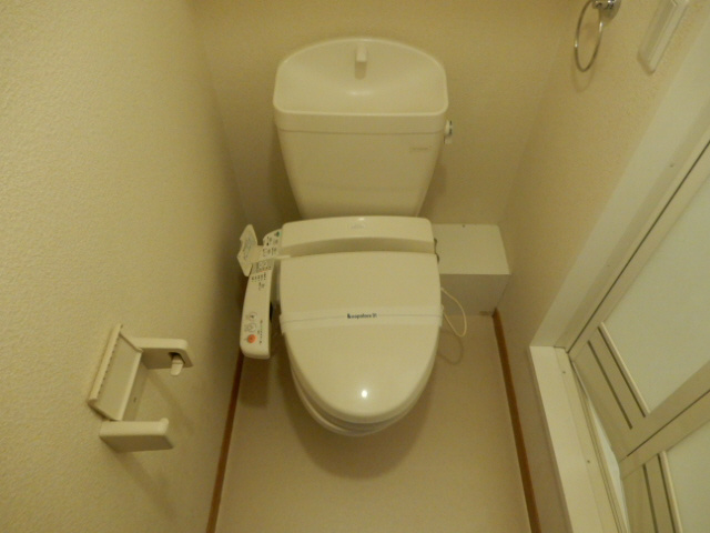 明石市二見町西二見駅前２丁目のアパートのトイレ