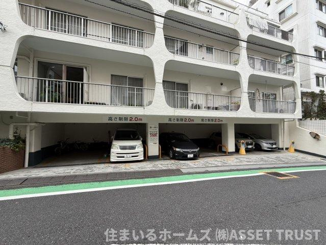 代々木スカイハイツの駐車場