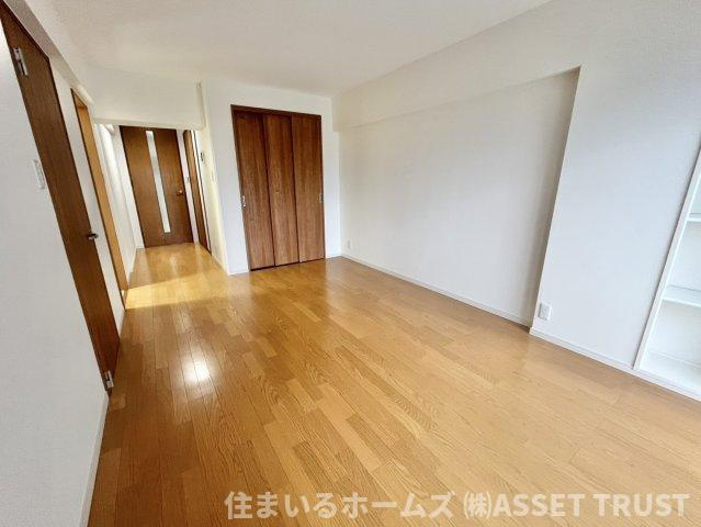 代々木スカイハイツの居間・リビング|10帖で広々使えます