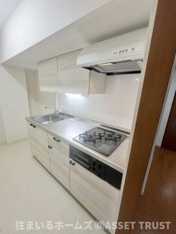 代々木スカイハイツのキッチン|清潔感のあるキッチンはグリル付きの2口ガスコンロ