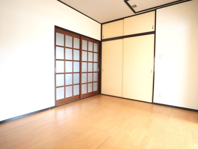 清水コーポの洋室