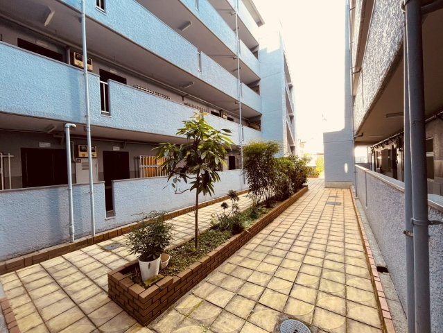 【その他共用部分】 | 桜台フラワーホーム | 中庭があることで外に面していないお部屋も陽当り・通気性良好