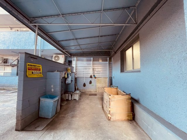 【その他共用部分】 | 桜台フラワーホーム | いつでも出せるゴミ置場はきちんと分類され管理されています