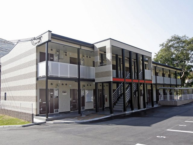 神戸市北区山田町下谷上字芝山のアパート