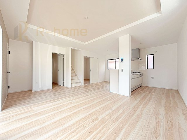 牛久市南17期　新築戸建て　1号棟の居間・リビング|広々としたLDK♪自然と家族が集まるリビング階段プラン♪