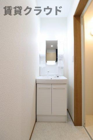  グランフェリオ本千葉の洗面所|明るい洗面所です