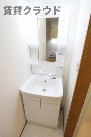  グランフェリオ本千葉の洗面所|明るい洗面所です