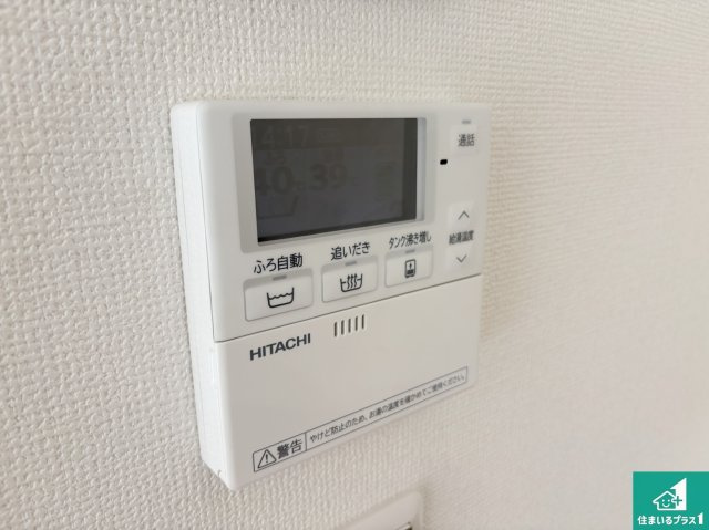 野洲市永原　第1期　新築一戸建ての発電・温水設備|給湯器リモコン（LDK側）ボタン一つでお風呂のお湯はり・追い炊き可能！便利な呼び出し機能付き！表示文字が大きく読みやすい有機ＥＬを採用！どの角度からも見やすくなっています。