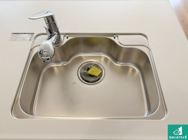 野洲市永原　第1期　新築一戸建ての設備|蛇口の先端に浄水器を内蔵しています！原水と浄水、お湯と冷水、シャワーの切替えがワンタッチなので用途によって使い分けられます。
