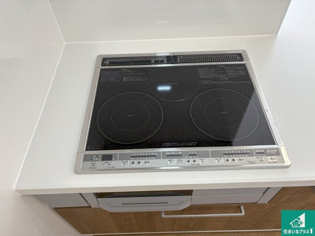 野洲市永原　第1期　新築一戸建ての設備|火を使わないので、安心なＩＨコンロ！でこぼこが無い構造なので、掃除もしやすく清潔に保てます！