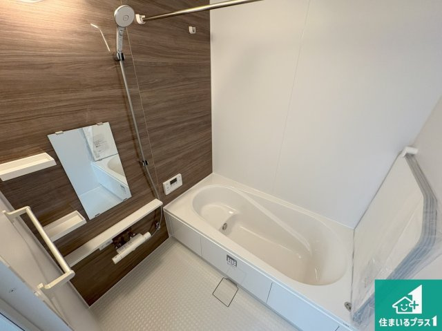 野洲市永原　第1期　新築一戸建ての浴室|ゆったりと足を伸ばせる浴室は一日の疲れを癒してくれる大切な空間です。浴室乾燥機も設置しているので、雨の日の洗濯物も安心です♪
