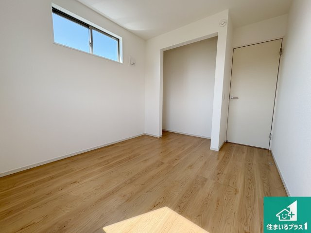 野洲市永原　第1期　新築一戸建ての洋室|シンプルな洋室は、自分好みのインテリアが楽しめます♪ご家族とインテリアや家具を選びに行くのは新築購入時の醍醐味の一つです。ぜひお楽しみください♪