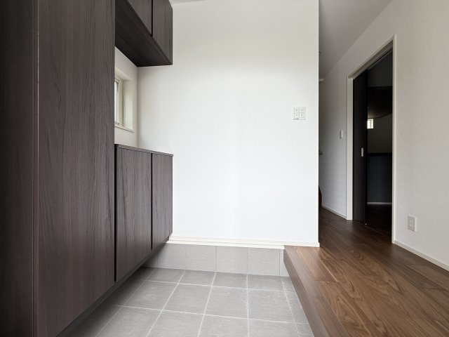 西区枝吉１丁目新築戸建の玄関