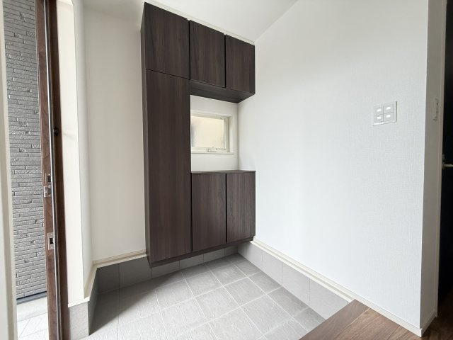 西区枝吉１丁目新築戸建の玄関