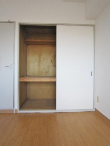 ライオンズマンション西明石の収納|洋室6帖