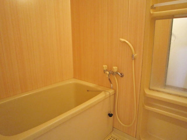 ライオンズマンション西明石の浴室|ウッド柄の浴室