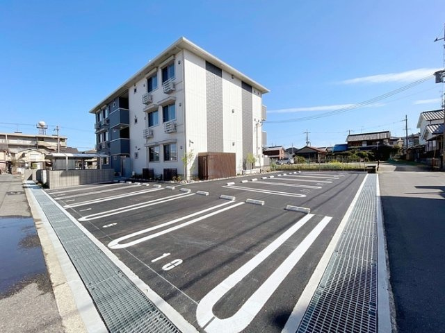 グラン　ラフテルの駐車場