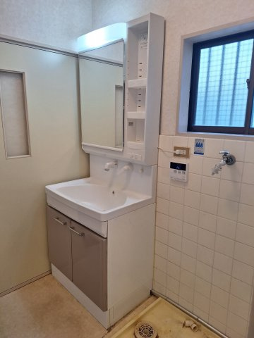 泉南市信達市場　中古戸建の独立洗面台