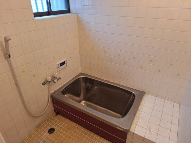 泉南市信達市場　中古戸建の浴室