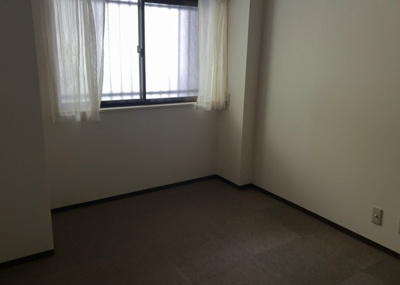 【洋室】 | ルミナス相模原 | 洋室のメリットは重い家具が置きやすく、身の回りが整理しやすいことです。 床がフローリングのため畳とは異なり凹みにくいです。 クローゼットなど収納が豊富で、普段使わない旅行カバンや服の整頓も簡単にです。