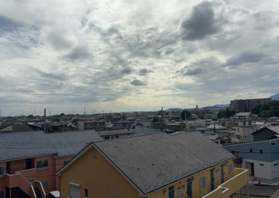 【展望】 | ルミナス相模原 | 眺望の良さを楽しめるダイニングキッチンで家族団らんの時間を過ごしてはいかがでしょうか。バルコニーから見える景色を家族で眺める時間は、時間が経つのを忘れてしまいそうですね。是非、現地を見に行きましょう！