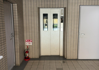 【その他共用部分】 | ルミナス相模原 | 共有部分は、住民なら誰もが使える設備のこと。例えば駐車場やエレベーター、インターネット設備、セキュリティ設備などがあります。他にも、マンションの廊下・外部階段やエントランス・ゴミ置き場などがあります。