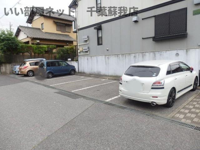 カナリアンハイツの駐車場|駐車場に車を止められます