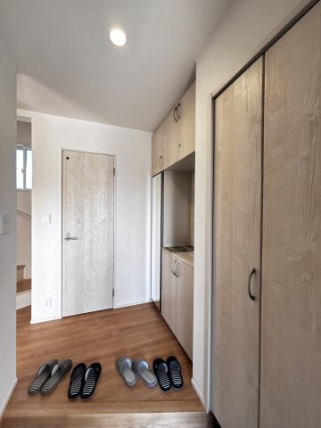 新築戸建　伴東8丁目(No.1／No.2)の玄関