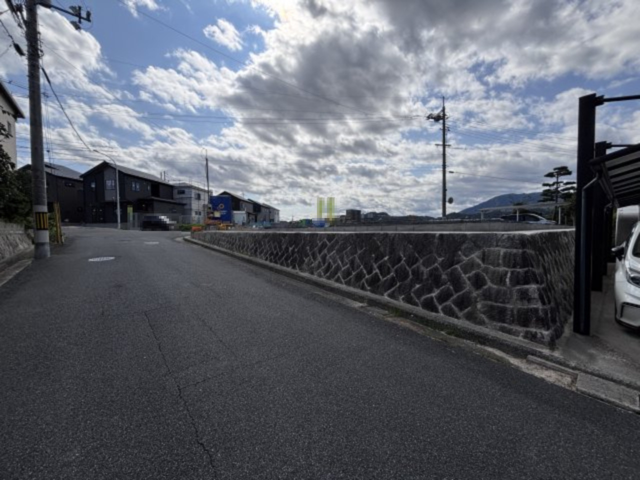 広島市安佐南区伴東８丁目の新築一戸建の前面道路含む現地写真