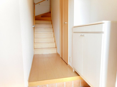 【玄関】 | スターハイツＡ | 収納もある玄関です