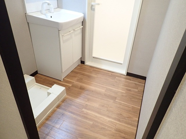 コンフォート春江B棟の独立洗面台