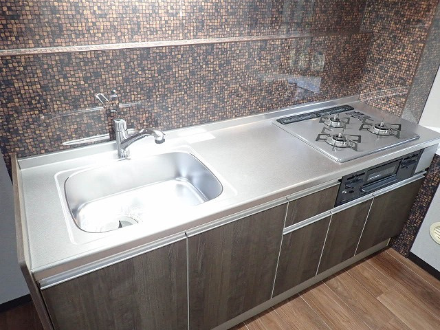 コンフォート春江B棟のキッチン