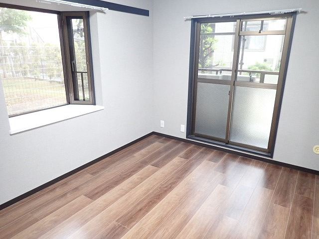 コンフォート春江B棟の洋室