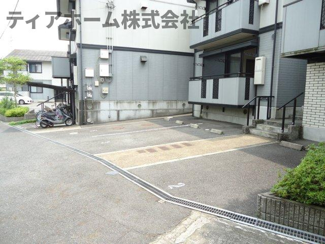 スペースMHM A棟の駐車場