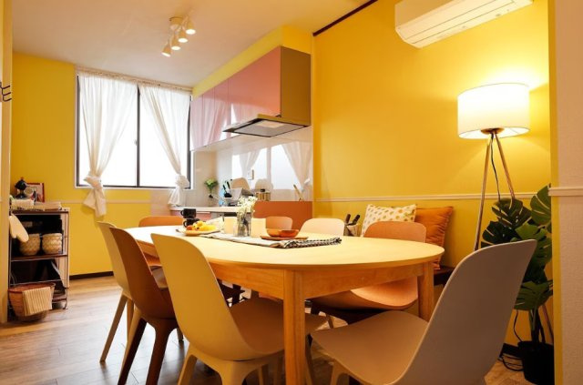 ＯＳＡＫＡ　ＤＯＳＨＩＮ　ＨＯＵＳＥの居間・リビング