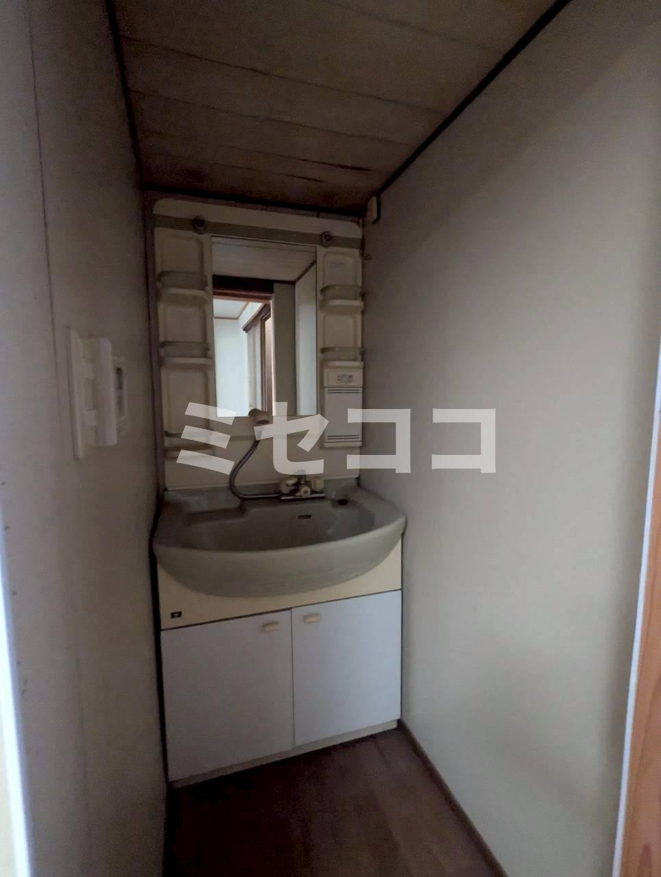 谷町七丁目貸店舗の独立洗面台