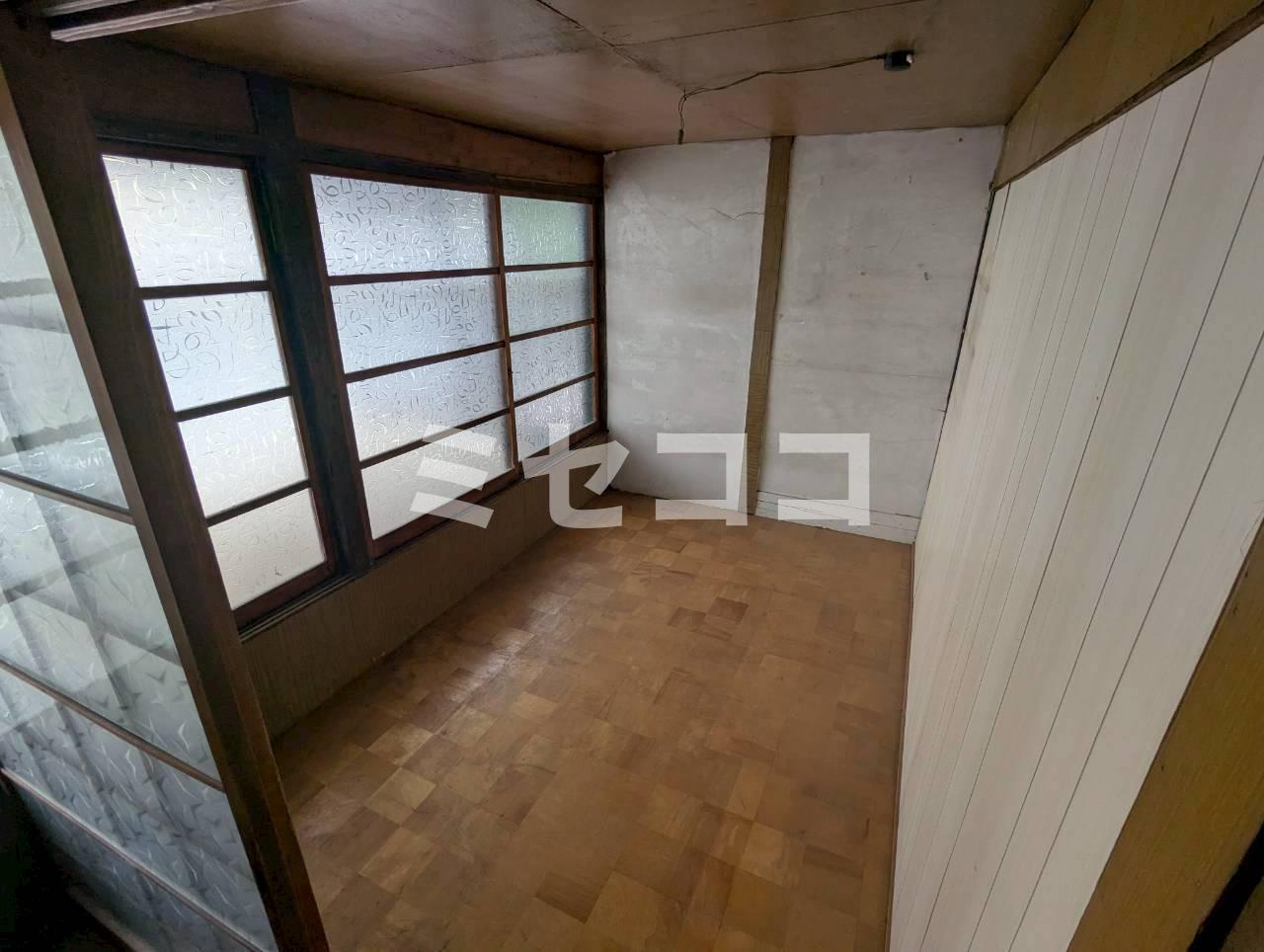 谷町七丁目貸店舗の洋室