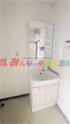 久留米市津福本町の中古一戸建の独立洗面台