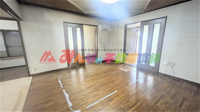 久留米市津福本町の中古一戸建の居間・リビング