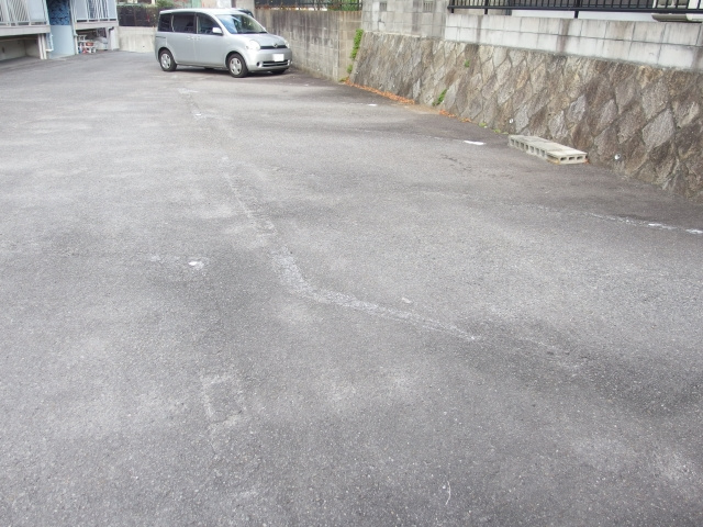 サントピア竜美丘の駐車場